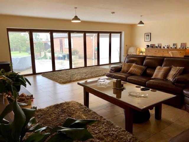 DAY/DINING ROOM